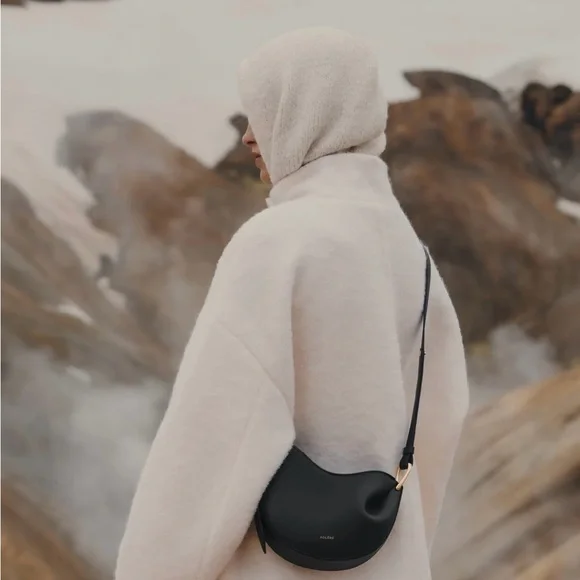 Polene Tonca Bag in textured leather - Picture 4 of 11